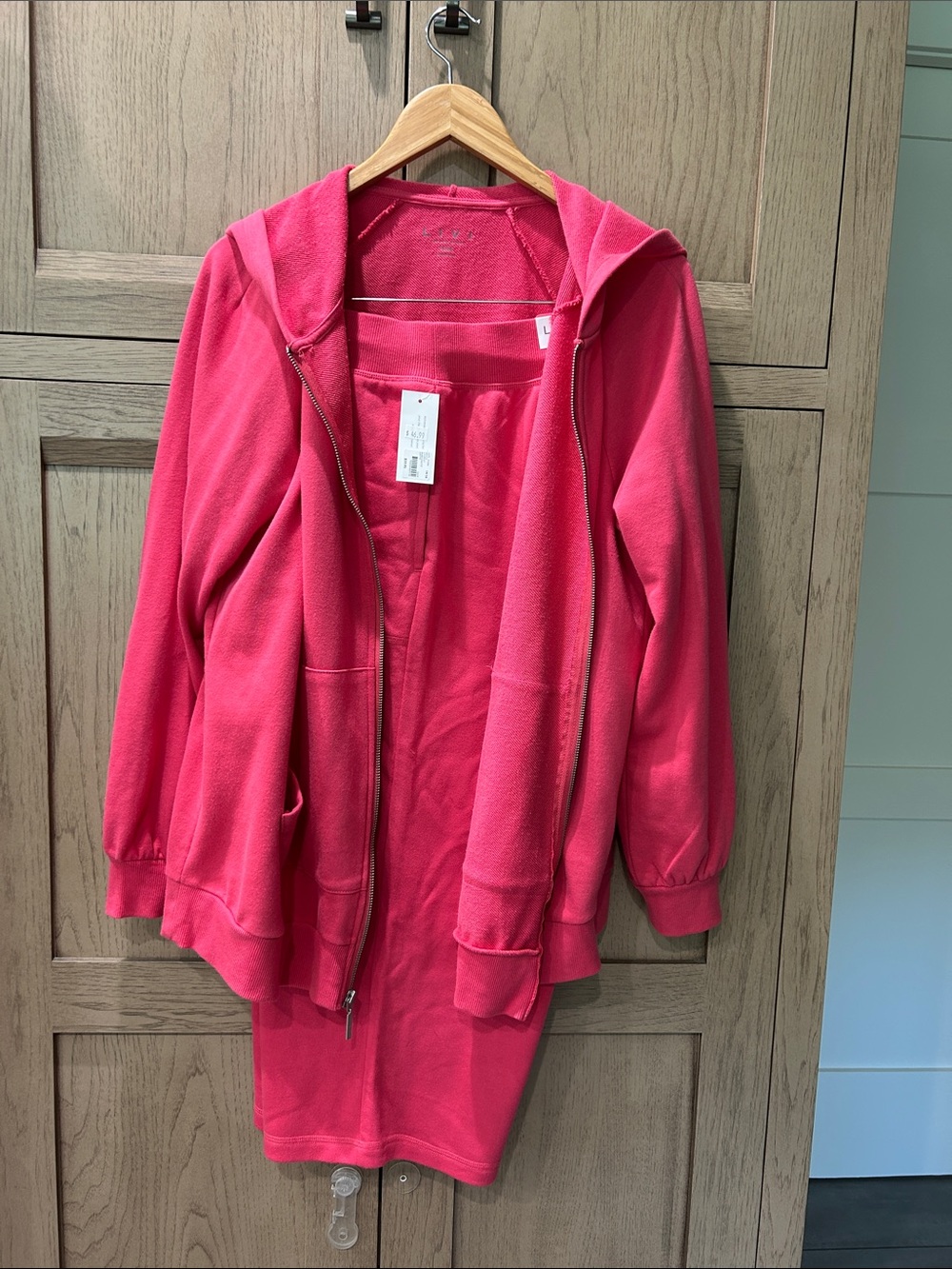 NWT Livi Women’s Pink Hooded Zip Front Jacket & Capri Pant 2pc Set
